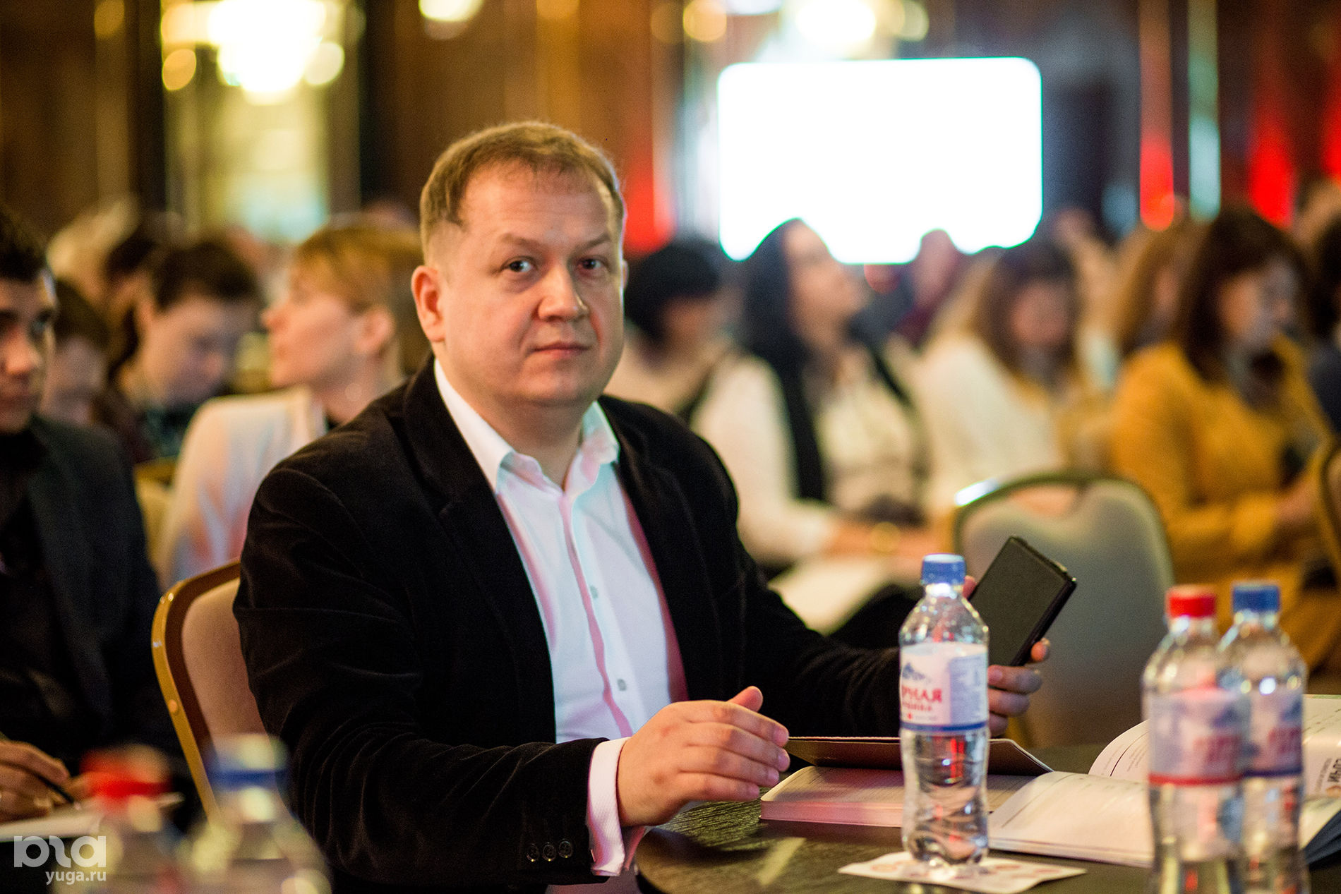 директора магазинов электроники мир фото