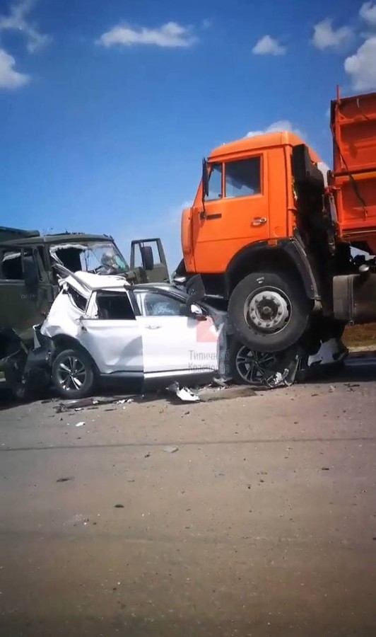 На Кубани в ДТП столкнулись 13 автомобилей