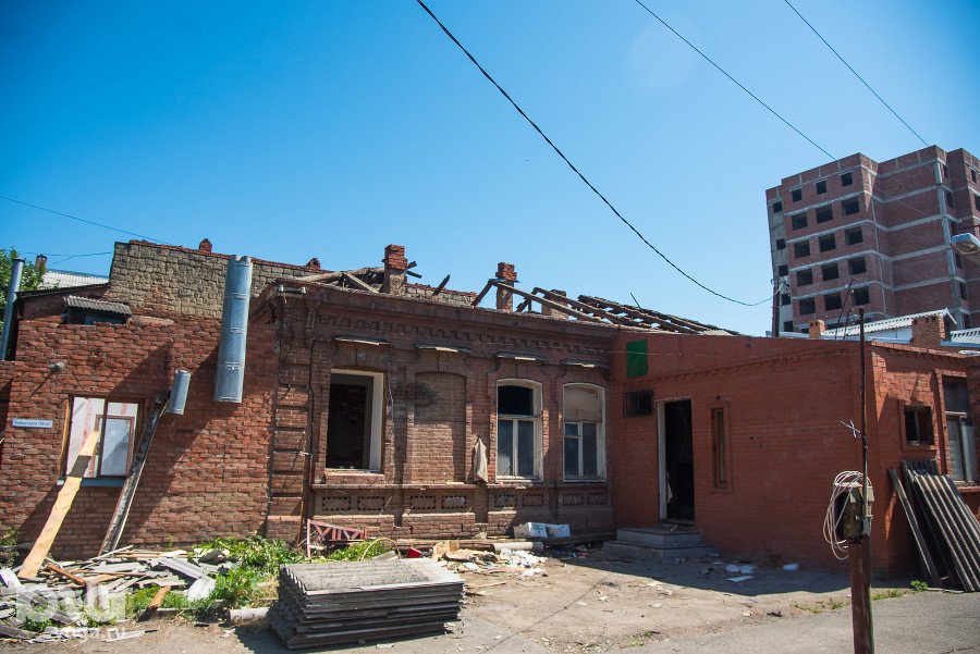 Реконструкцию старинного дом купца Котлярова не начали в срок. В мэрии Краснодара объяснили, почему