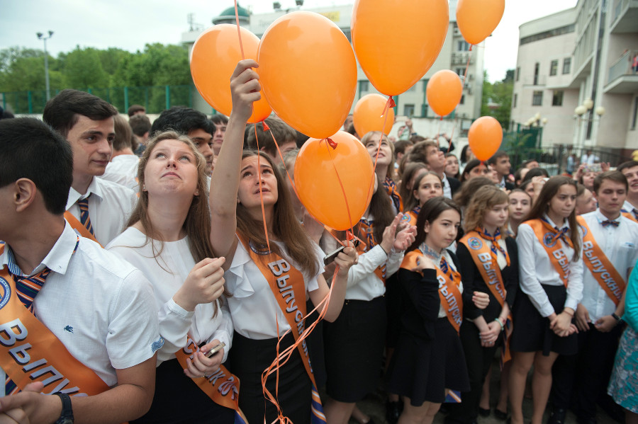 Краснодарцев попросили не запускать воздушные шары на выпускных. Почему?