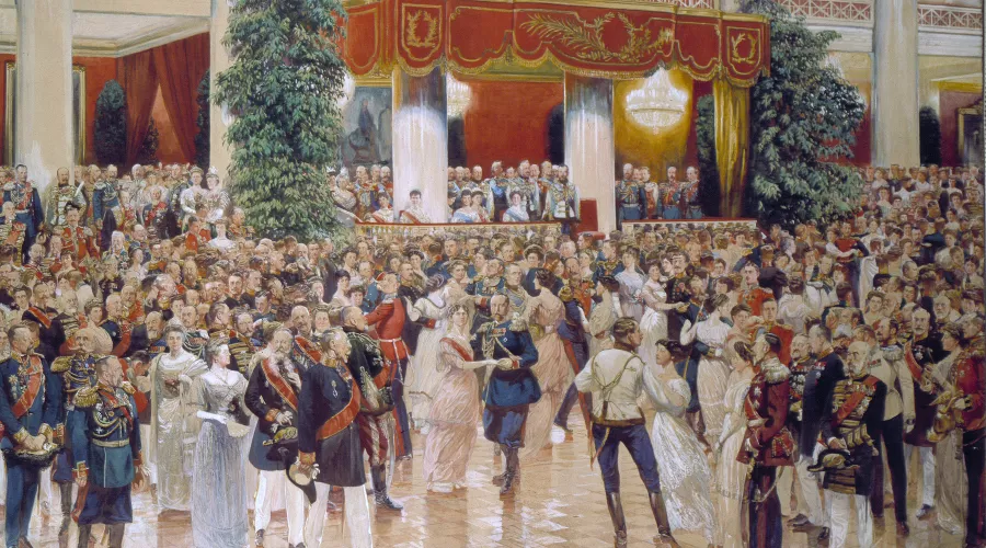Бал в Петербургском Дворянском собрании в 1913 году в честь 300-летия династии Романовых &copy;&nbsp;Изображение является общественным достоянием