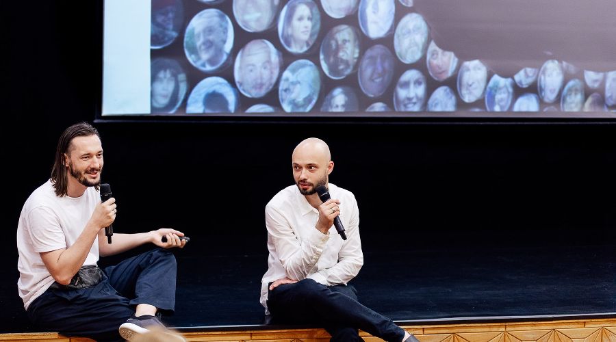 Георгий Кузнецов и Андрей Блохин, арт-группа Recycle © Фото Дениса Педаня из группы «Цикл лекций: Как устроено современное искусство» в Facebook, https://www.facebook.com/LectureArt/