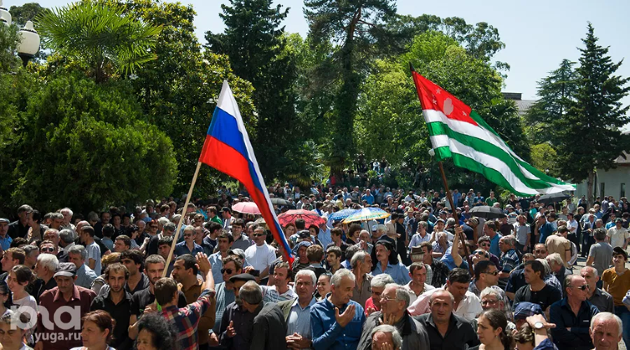 Митинг оппозиции в Абхазии &copy;&nbsp;Нина Зотина, ЮГА.ру
