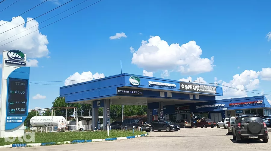 АЗС «Уфимнефть» на Дзержинского днем 27 июня &copy;&nbsp;Фото Олега Аксёнова, Юга.ру