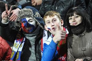 Фанаты на товарищеском матче сборных России и США © Алёна Живцова, ЮГА.ру
