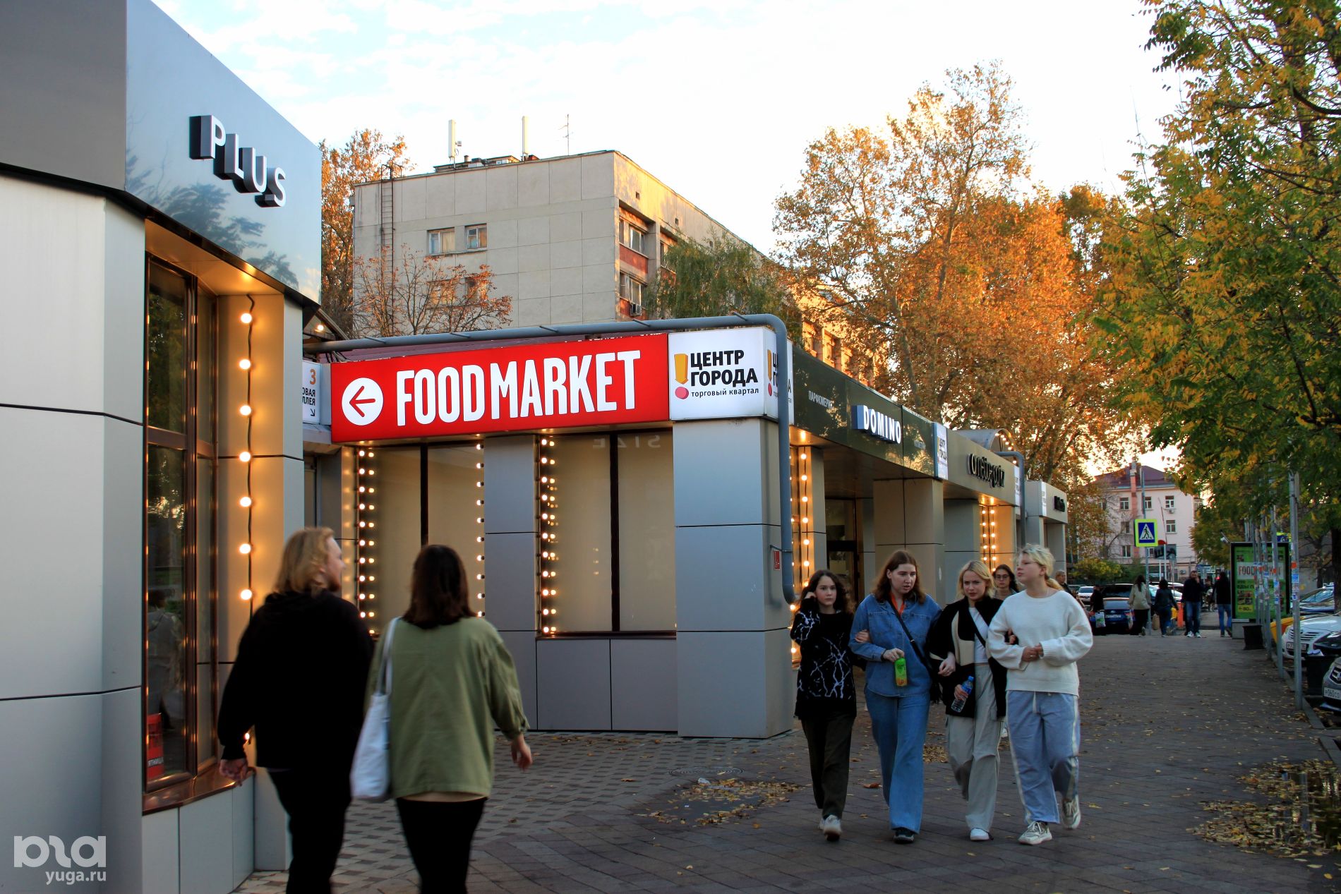 Зайти в «FOODMARKET Центр города» с улицы Красной можно через торговые аллеи  © Фото Марины Солошко, Юга.ру