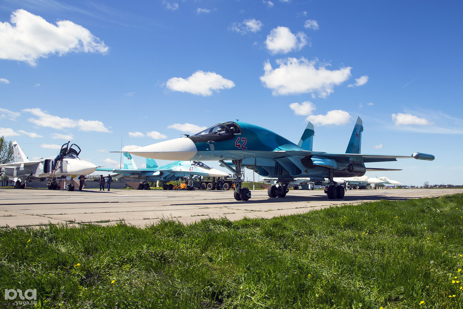Морозовск аэродром военный происшествия сегодня. Су 34 аэродром Морозовск. Су-27 авиабаза Бельбек. Су-34 Авиадартс. Су 34 на аэродроме.