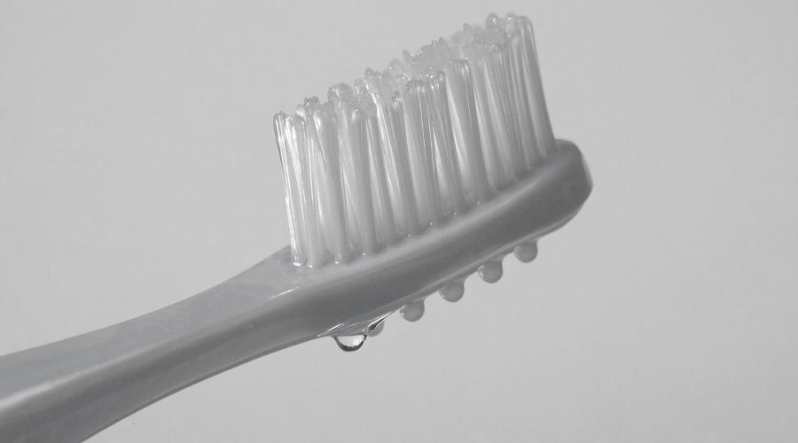 зубная щетка &copy;&nbsp;Изображение сгенерировано нейросетью Gigachat