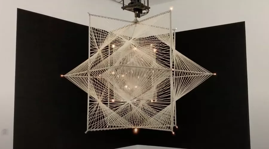 Франсиско Инфанте, конструкция «Пространство-движение-бесконечность», 1963-1965 годы, авторская реплика 2008 года &copy;&nbsp;Фото Buuumer по лицензии Creative Commons