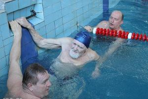 На соревнованиях по плаванию в Сочи выступил 100-летний спортсмен © Ирина Лукьяшко. ЮГА.ру