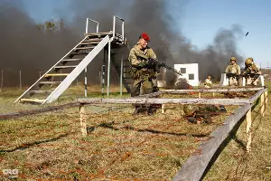 "Акулы" сдали нормативы на право ношения крапового берета &copy;&nbsp;Влад Александров, ЮГА.ру