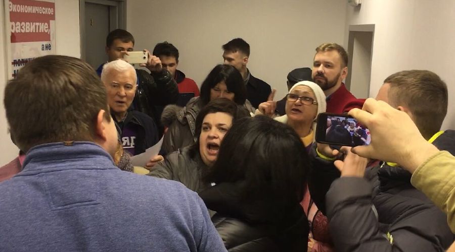 «Отряды Путина» в штабе Алексея Навального в Москве © Фото из аккаунта twitter.com/nlyaskin