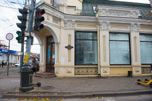Здание на пересечении улиц Красной и Горького © Фото Елены Синеок, Юга.ру