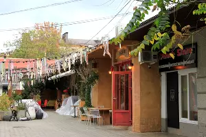 Гастродвор &laquo;Соседи&raquo; на Красной, 104 &copy;&nbsp;Фото Марины Солошко, Юга.ру