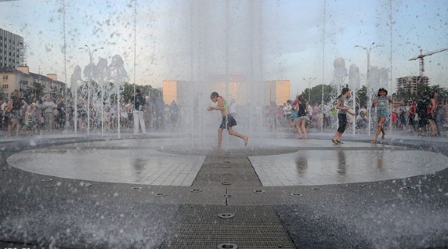 Запуск фонтанов в Краснодаре © Елена Синеок, ЮГА.ру