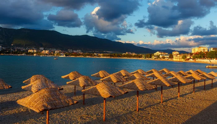 Пляж в Геленджике &copy;&nbsp;Фото aleksnt, freepik.com