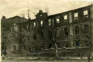 Здание мединститута, разрушенное в годы ВОВ &copy;&nbsp;Фото предоставлено пресс-службой КубГМУ