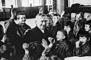 Чуковский в детском саду завода «Манометр», 1938 год &copy;&nbsp;Изображение является общественным достоянием