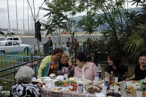 Староверы отметили Радоницу на кладбище центре Олимпийского парка в Сочи  &copy;&nbsp;Михаил Мордасов, ЮГА.ру