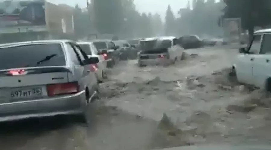 Ливень в Кисловодске &copy;&nbsp;Скриншот из видео со страницы instagram.com/alan_nations