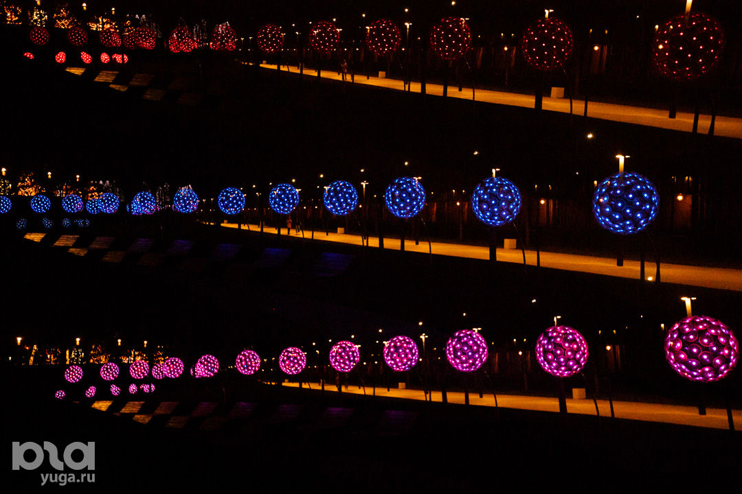 Новый год 2024 что делать. Парк аватар Краснодар. В Краснодаре парк Галицкого световая иллюминация под песню шамана. Фонари на Краснодар Краснодар.