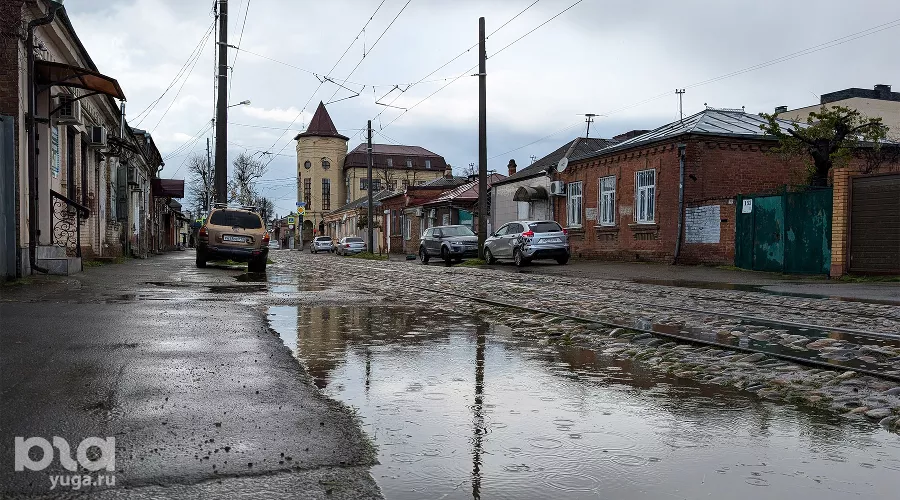 Улица Горького во время дождя &copy;&nbsp;Фото Юлии Шафоростовой, Юга.ру