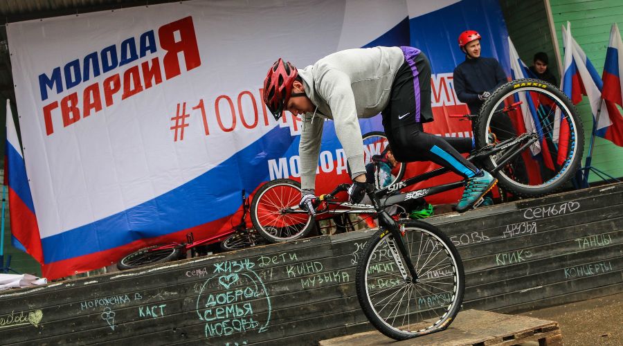 Акция «Молодой гвардии» «100 причин жить» в Краснодаре © Фото из группы «Молодая Гвардия» Краснодар, vk.com/mger_krd