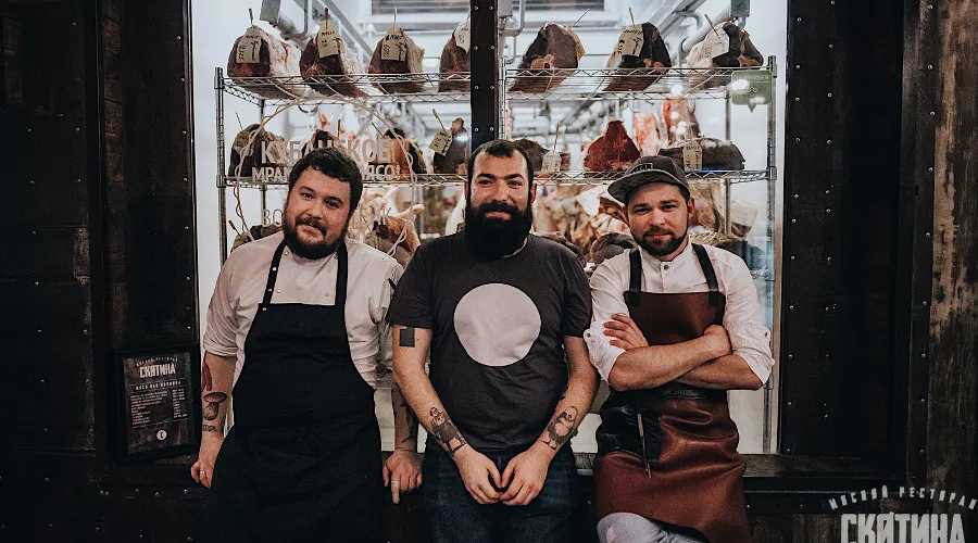 Булат Ибрагимов, Тахир Холикбердиев, Роман Палкин, ужин «Летняя мясорубка» в «Скотине» &copy;&nbsp;Фото Федора Обмайкина