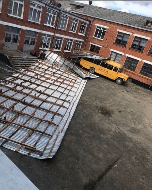 В одной из школ Адыгеи во время уроков обрушилась крыша