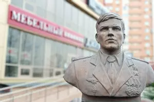 Бюст Сарабеева в Краснодаре &copy;&nbsp;Фото Андрея Малёваного, Юга.ру