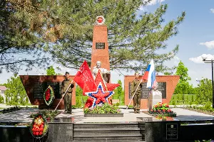 Мемориал погибшим войнам в селе Урмия &copy;&nbsp;Фото Алины Чесноковой, предоставлено пресс-службой федерального девелопера &laquo;Неометрия&raquo;