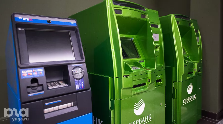 Банкоматы &copy;&nbsp;Фото Елены Синеок, Юга.ру