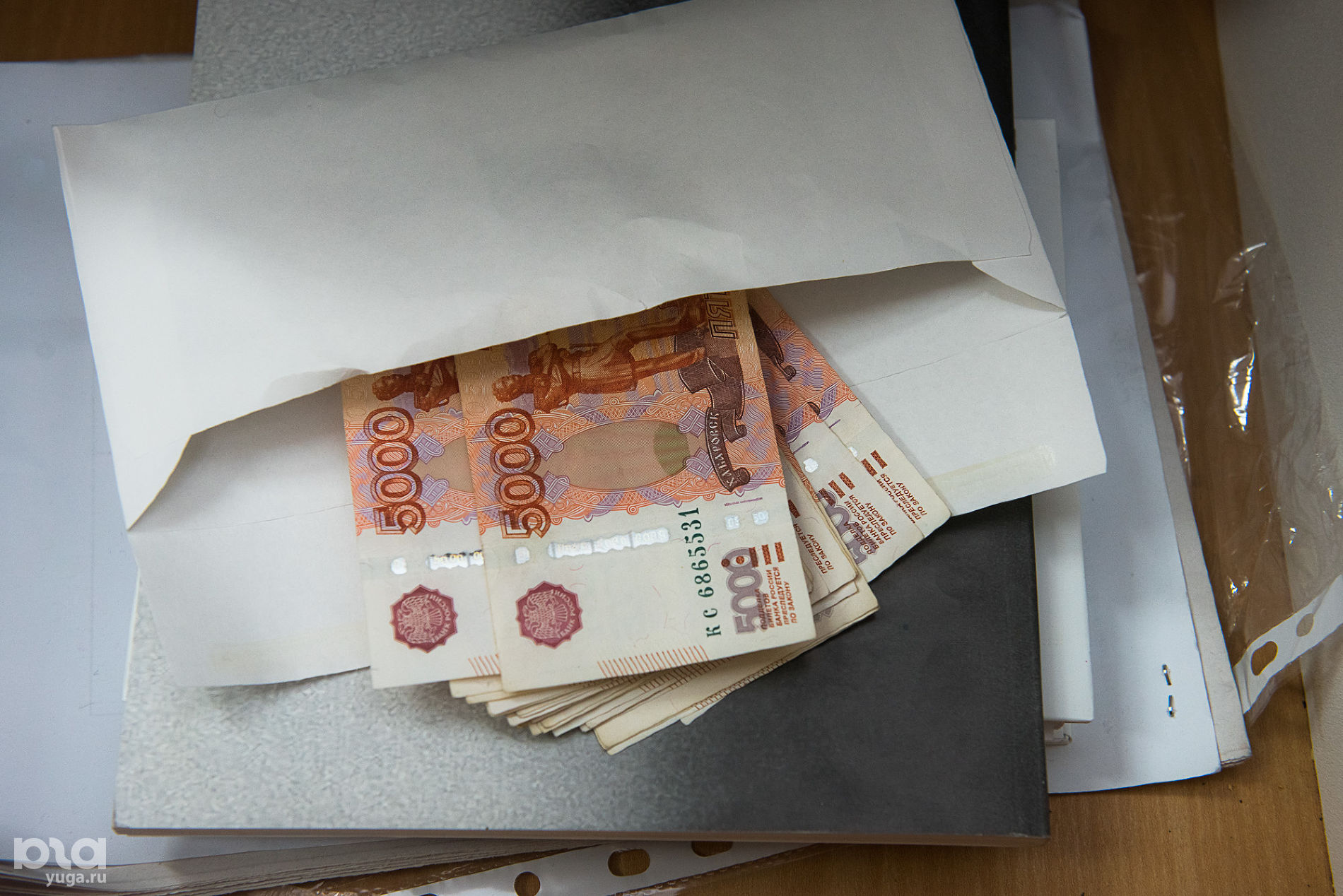 Потратить 1000000. 15 миллионов рублей. На что потратить миллион. Сумка с миллионами. 60 рублей картинка фото для презентации.