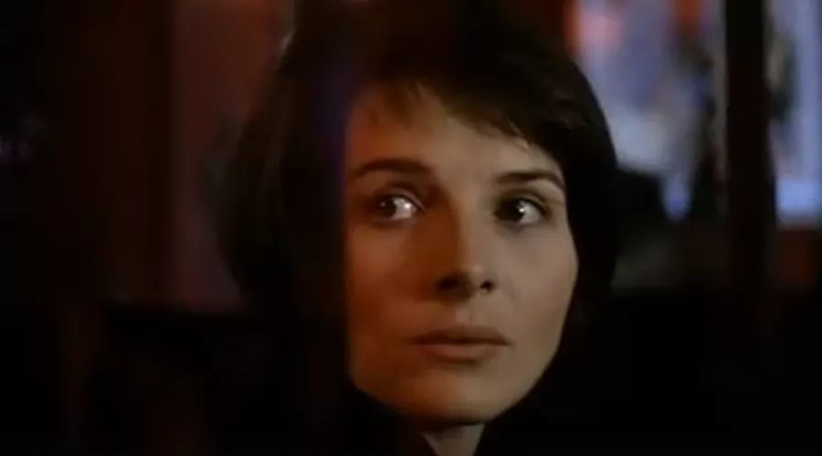 Кадр из фильма «Три цвета: Синий» &copy;&nbsp;Скриншот видео с Rutube-канала &laquo;Чисто, аккуратно, безупречно&raquo;