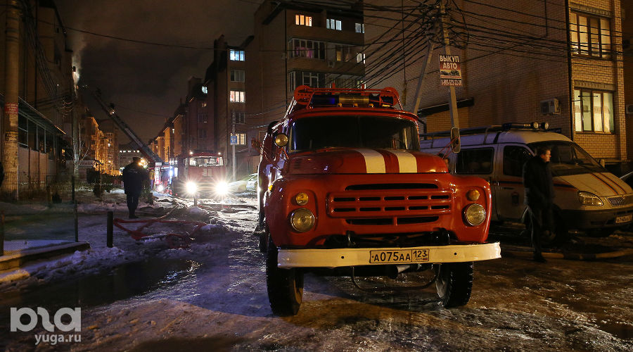 Пожар в самострое на улице Прокофьева в Краснодаре © Фото Виталия Тимкива, Юга.ру