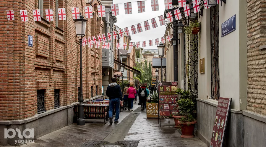 На автомобиле в Грузию. Старый город (центр Тбилиси) &copy;&nbsp;Фото Евгения Мельченко, Юга.ру