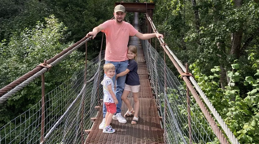 Максим Шабадаш с двумя детьми, которые остались на безработной после декрета Марине &copy;&nbsp;Фото сделано Мариной Шабадаш 17.09.2022