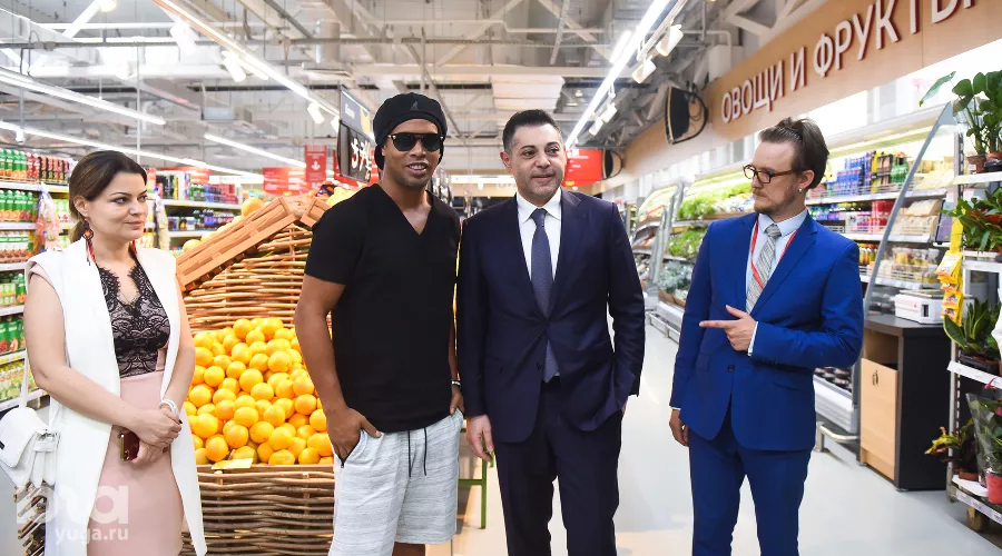 Бразильский футболист Роналдиньо в Краснодаре &copy;&nbsp;Фото Елены Синеок, Юга.ру