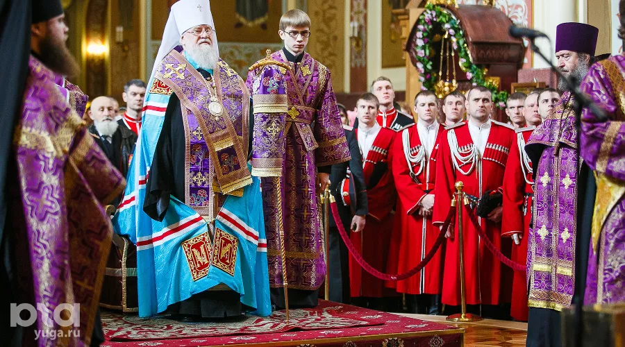 Парадный расчет казаков Кубанского казачьего войска отстоял молебен перед отправкой в Москву &copy;&nbsp;Михаил Чекалов, ЮГА.ру