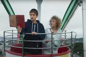 Кадр из трейлера к фильму «Год рождения» &copy;&nbsp;Скриншот видео с YouTube-канала &laquo;Киноафиша Трейлеры&raquo;, www.youtube.com/@user-be3kb8ny3m