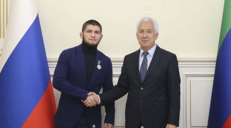 Хабиб Нурмагомедов и Владимир Васильев © Фото пресс-службы главы и правительства Республики Дагестан