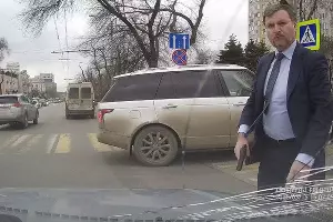 Депутат с пистолетом &copy;&nbsp;Фото предоставлено очевидцем
