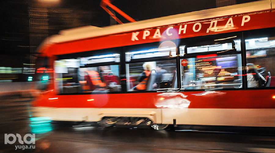 Ночные испытания трамвая "Витязь" в Краснодаре © Елена Синеок, ЮГА.ру
