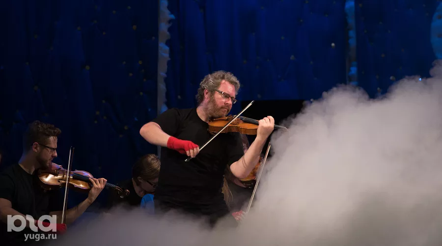 Спектакль Славы Полунина и Гидона Кремера "Снежная симфония" в Сочи  &copy;&nbsp;Нина Зотина, ЮГА.ру