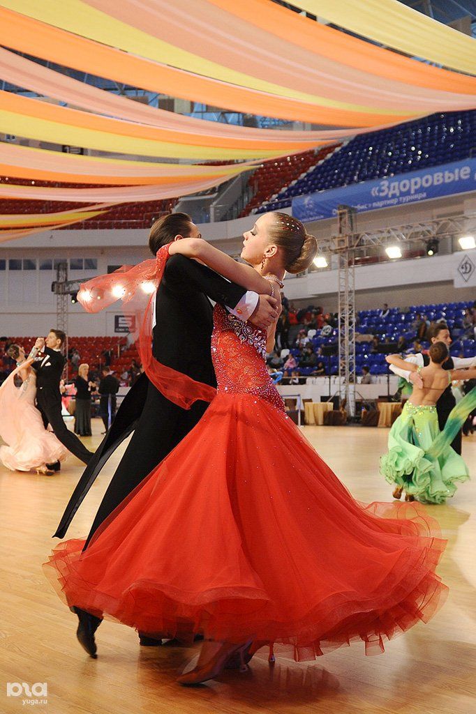 соревнования по бальным танцам. спортивные бальные танцы. чемпионат россии бальные танцы 2021. танцевальный турнир. танцевальный турнир.