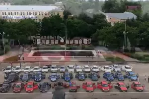 В Георгиевске в День России автомобилисты выстроились в российский флаг &copy;&nbsp;Фото с сайта pobeda26.ru