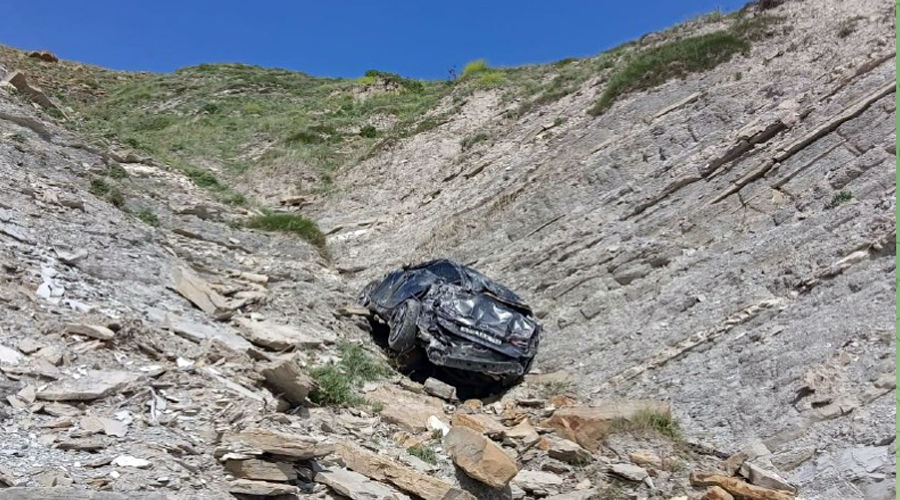 Автомобиль упал 22 мая со смотровой площадки «800 ступеней» в Анапе © Пресс-служба Отдела МВД по городу Анапе