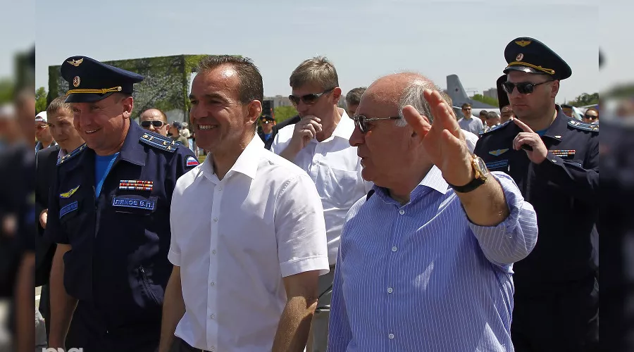 Акция "Военная служба по контракту в Вооруженных силах РФ – твой выбор!"  &copy;&nbsp;Влад Александров, ЮГА.ру