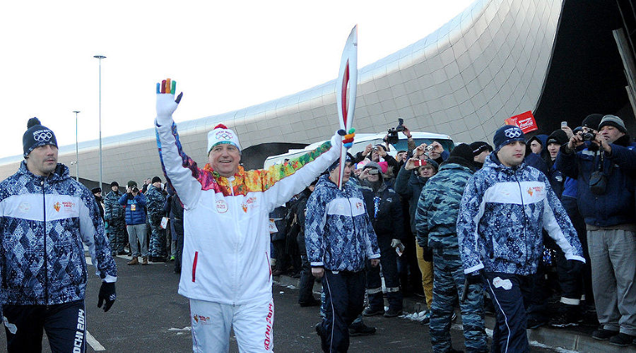 Эстафета Олимпийского огня в Краснодаре © Елена Синеок, ЮГА.ру