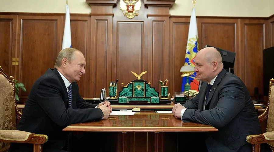 Владимир Путин и Михаил Развожаев &copy;&nbsp;Фото пресс-службы Кремля